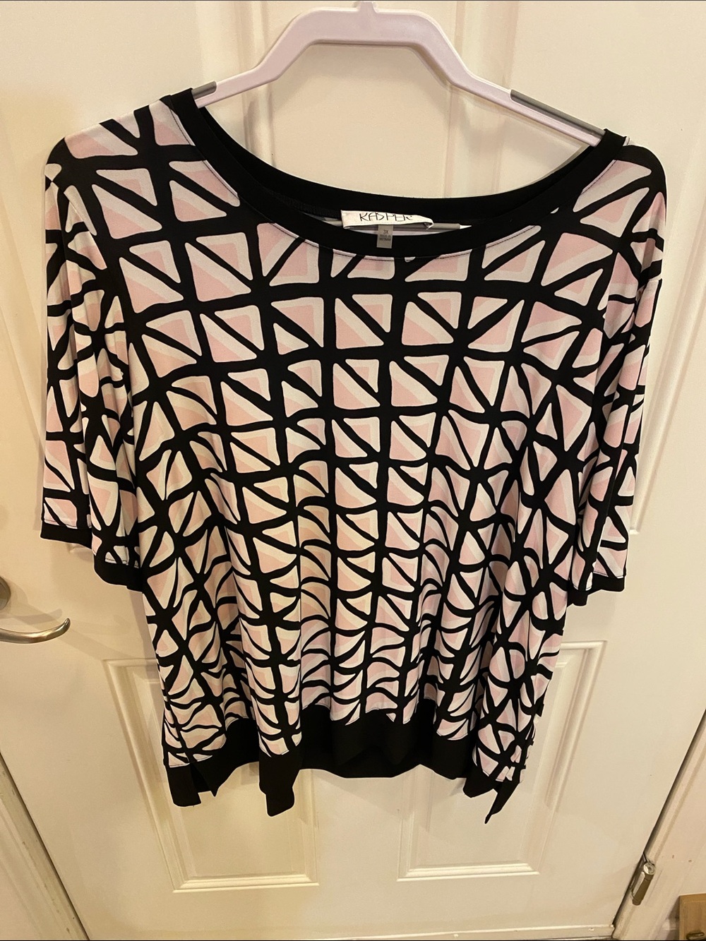 Kasper Black and Light Pink Geometric Short Sleeve Top